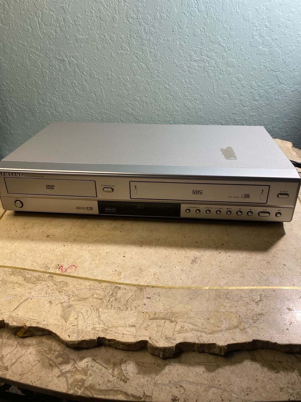 Samsung DVD-V5650 DVD/VCR Combo Player NO vcr